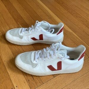 Veja men’s vegan leather shoes, size 9.